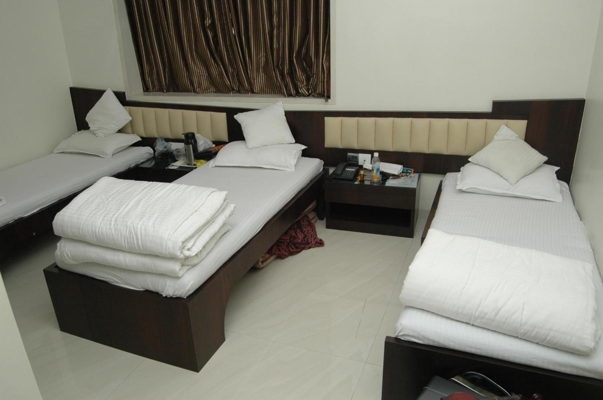 Hotel Causeway, Colaba — Photos 1